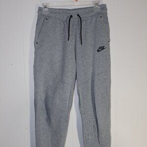 Nike Tech Fleece Jogger Pants – Youth XL (Fits Men’s S–M)